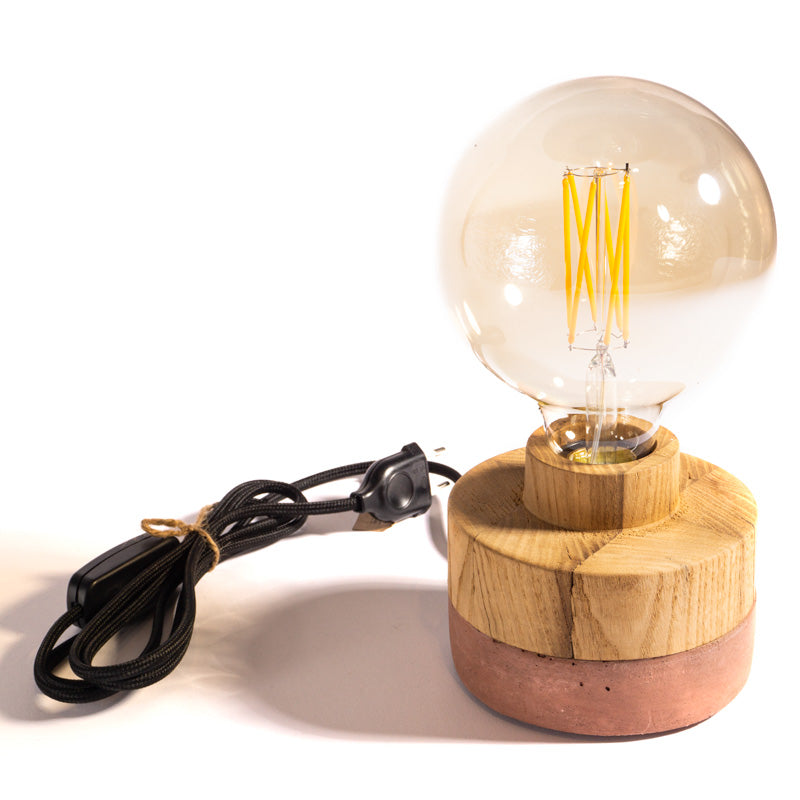 candeeiro da marca MUSGO artesanal de cimento e madeira com lâmpada LED