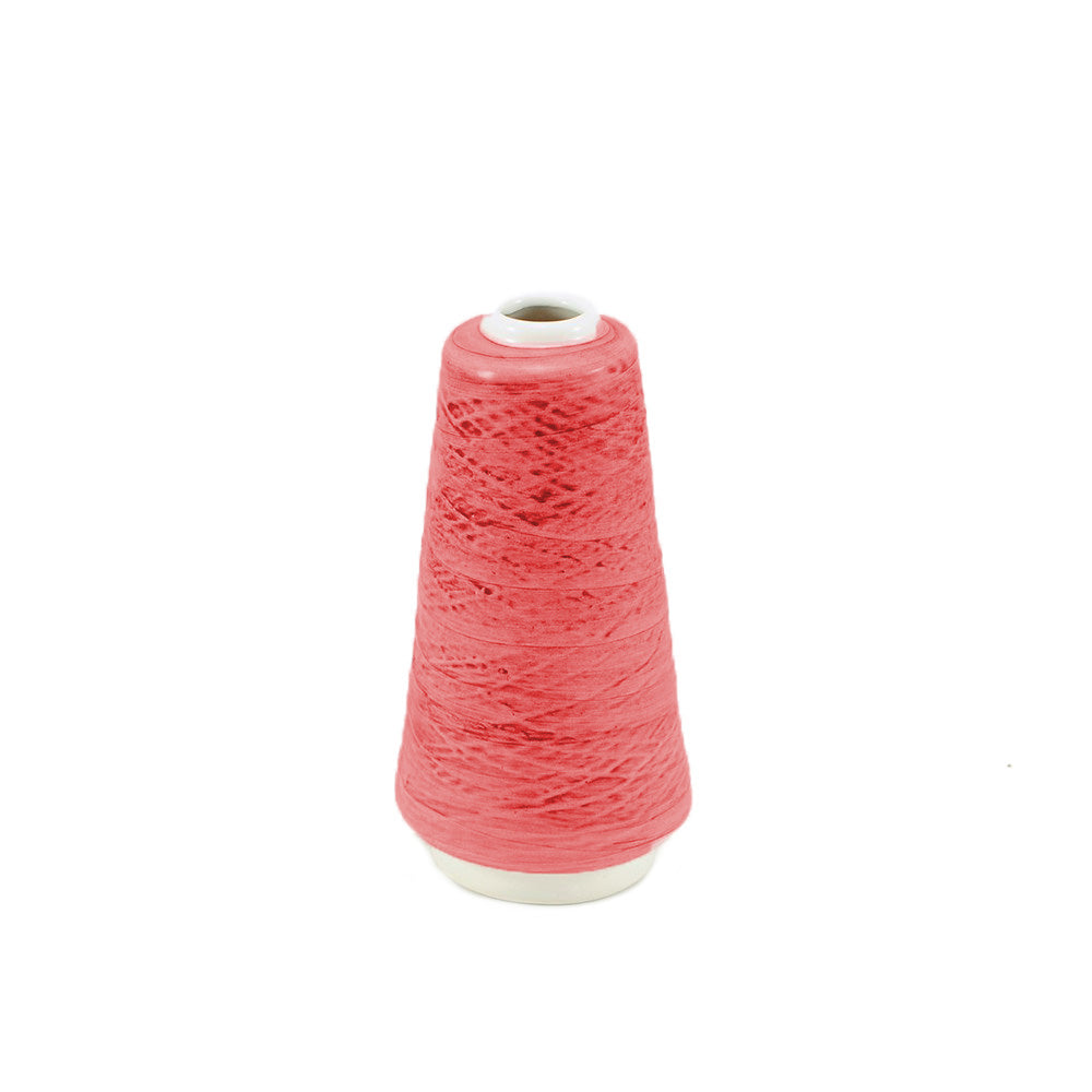 vaso em cerâmica inspirado no cone das linhas que mete nas máquinas de costura da Casa Atlântica