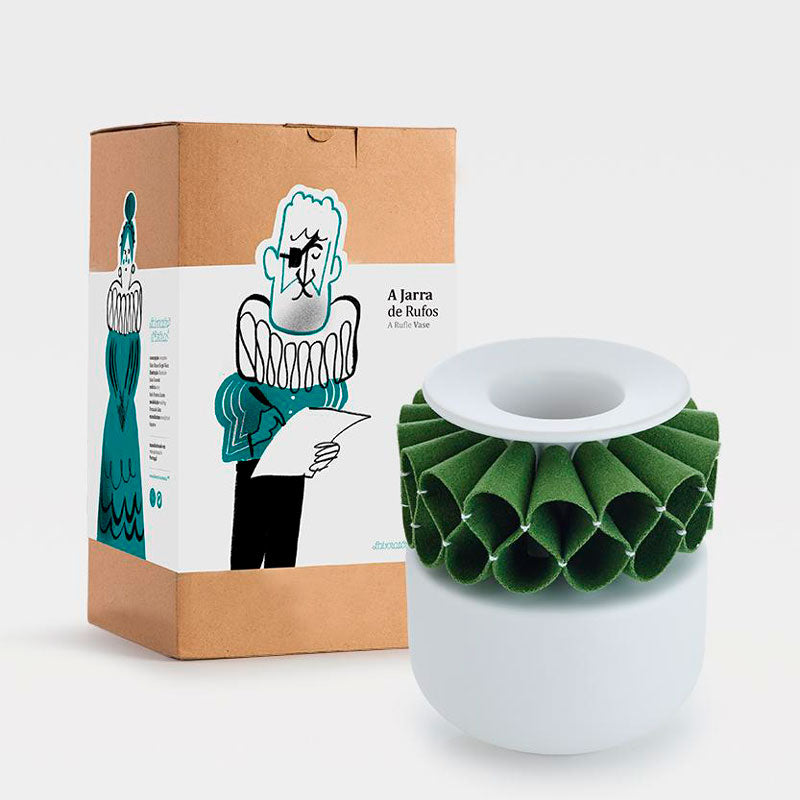 jarra de cerâmica inspirada nos rufos de Camões da marca laboratório de estórias