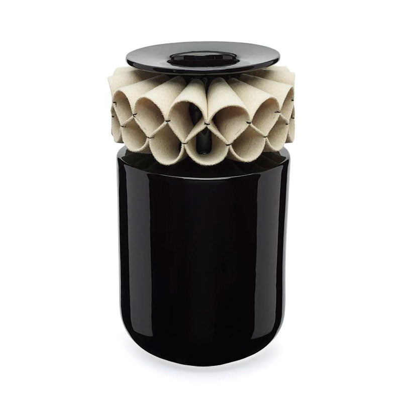 jarra de cerâmica inspirada nos rufos do Camões da marca laboratório de estórias