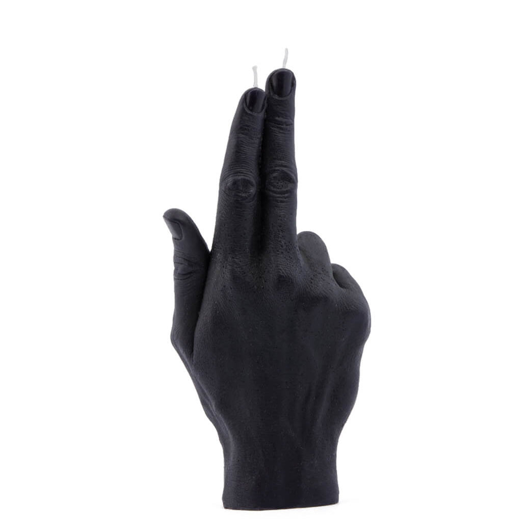 vela em formato de mão de cor preta com gesto da arma
